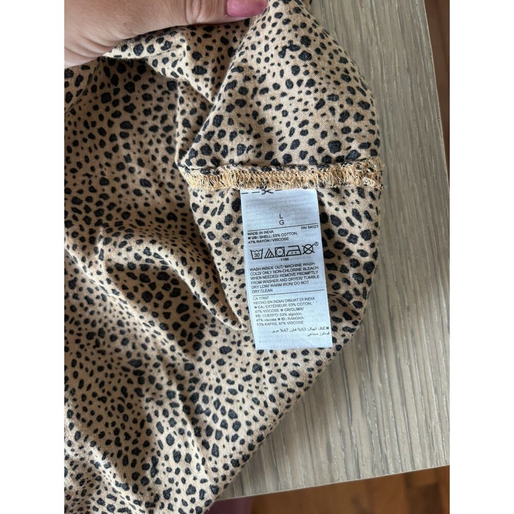 Old Navy Oversized Printed Button-Front Blouse Size L Animal Print Long Sleeve - Picture 6 of 9